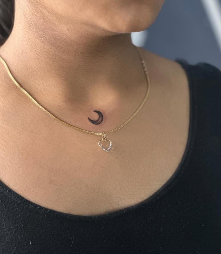 Crescent Collarbone Mark