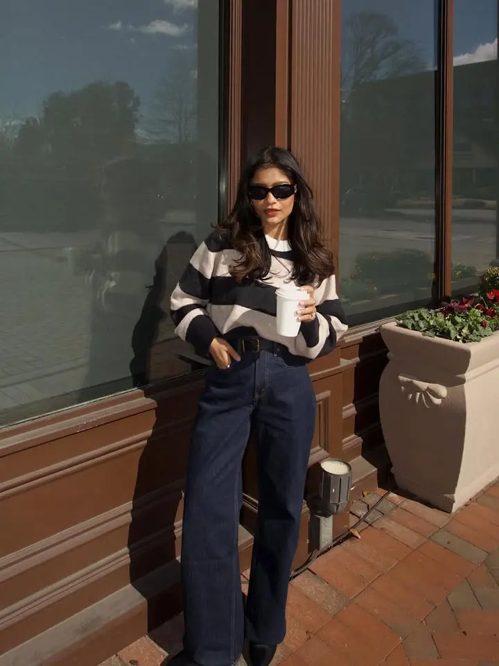Graphic Sweatshirt with Mom Jeans