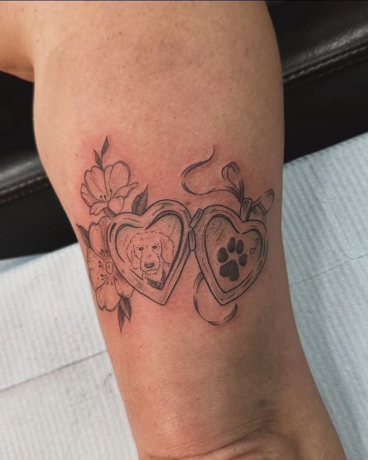 Locket, Open