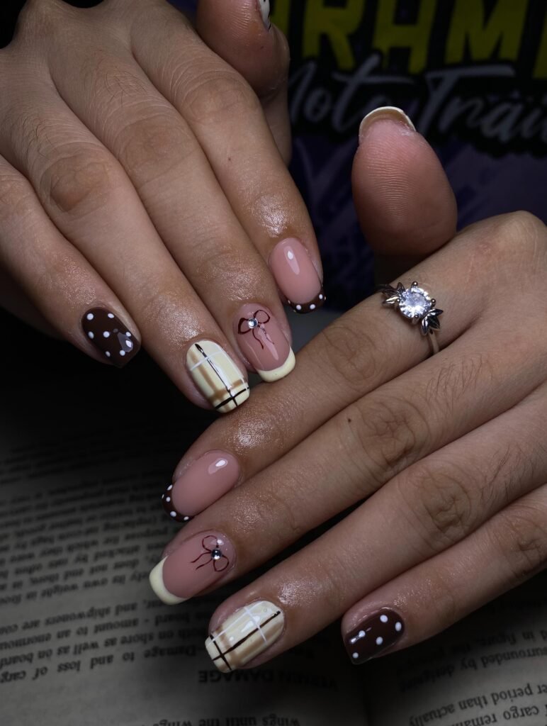 Warm Plaid Bow Nails